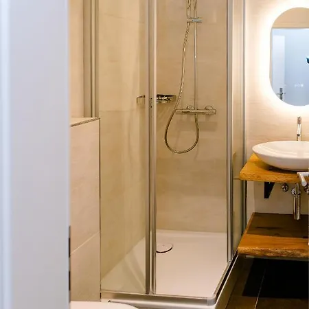 Aneton Garni Herberg *