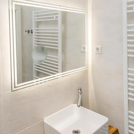 Aneton Garni * Thale