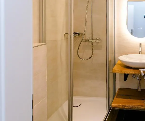 Aneton Garni Locanda *